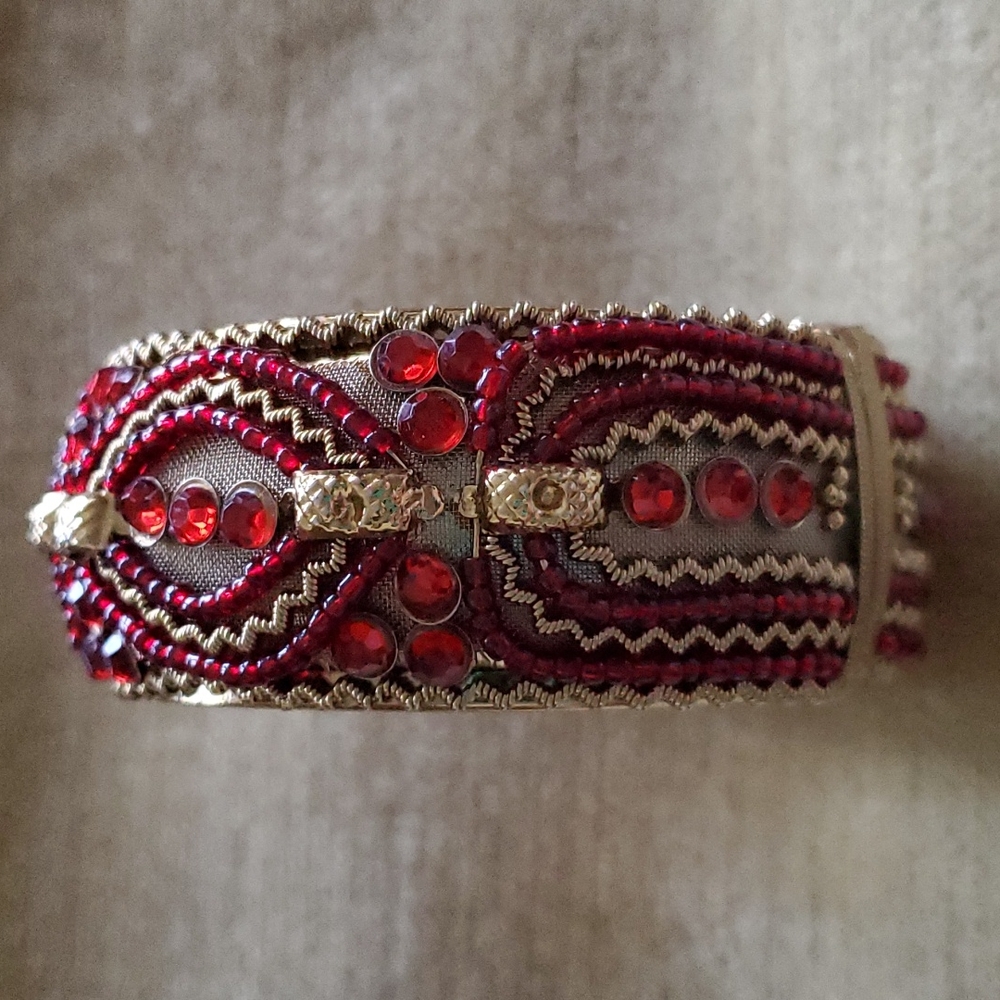 Vintage Baroque style goldtone hinged bracelet red rhinestones